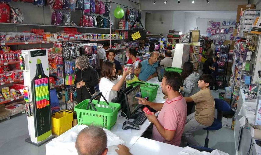 Kahramanmaraş'ta okullar açılırken kırtasiye alışverişinde hızlanma dikkat çekiyor