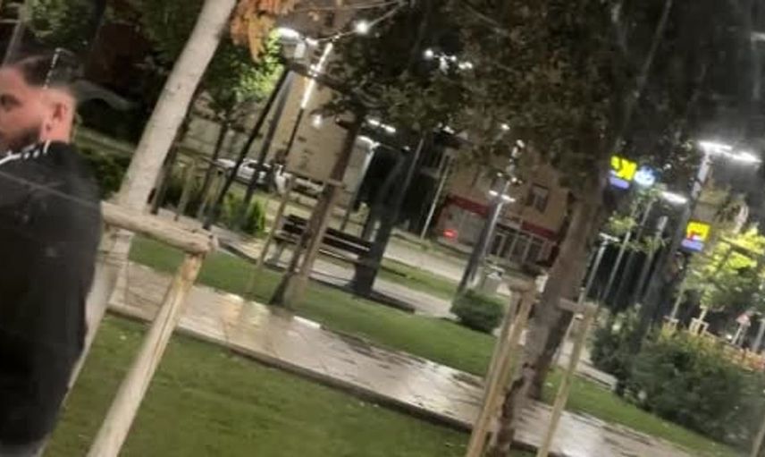 Aksaray'da gencin arkadaşını yumrukladığı anlar kameraya yansıdı