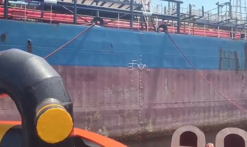 Makine arızası meydana gelen tanker Yalova açıklarında güvenli bölgeye alındı