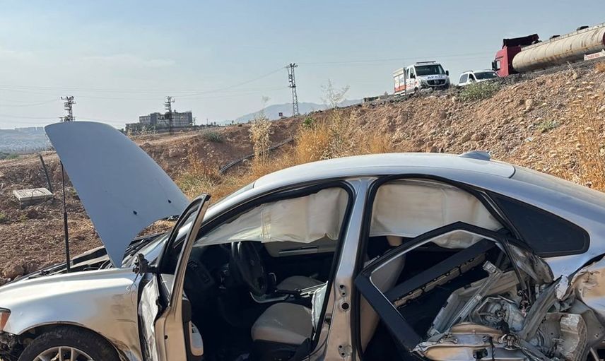 Cizre'de iki otomobil çarpıştı: 2 yaralı