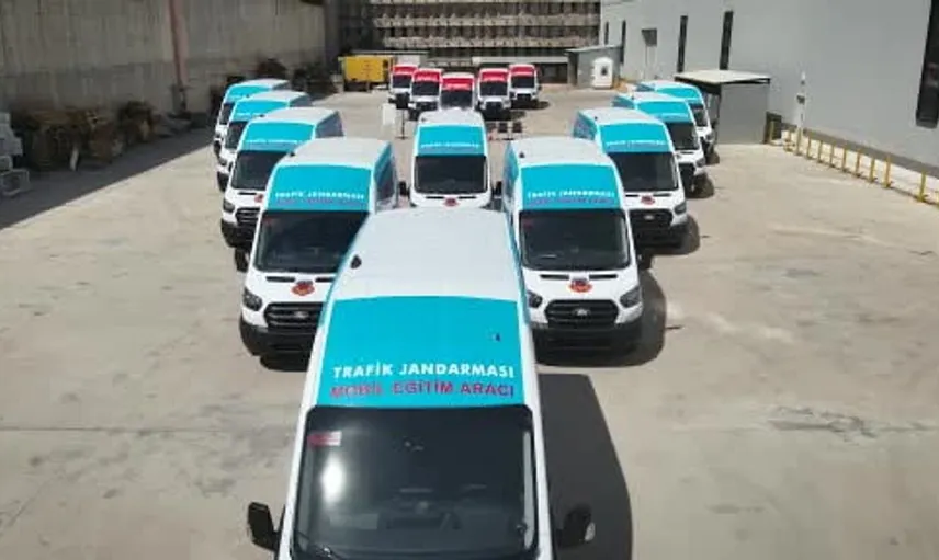 Eğlenceli trafik eğitimi: Jandarma'nın mobil araçları Türkiye genelinde vatandaşlara ulaşmaya devam ediyor