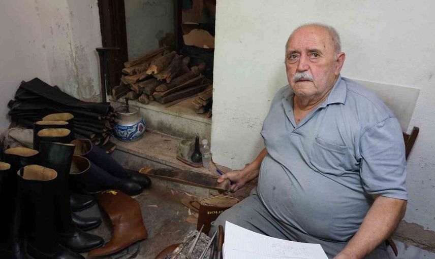 Son ustasıyla kaybolmaya yüz tutan gelenek: körüklü çizme