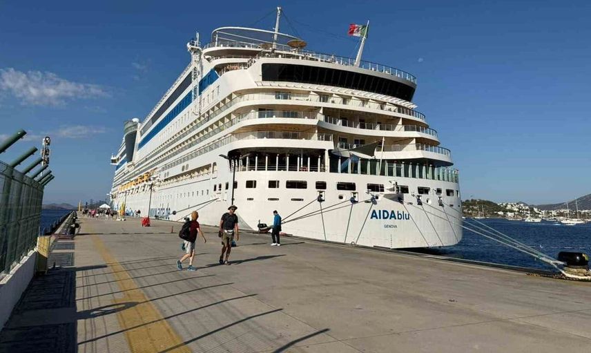 Bodrum'u fetheden dev kruvaziyer: AIDAblu 2 bin 243 yolcu taşıdı