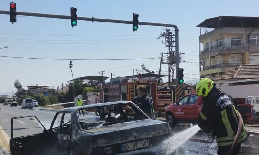 Nazilli'de seyir halindeki araçta yangın çıktı
