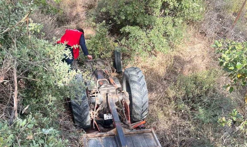 Kırcalar Mahallesi'nde traktör devrildi: 1 kişi hastaneye kaldırıldı