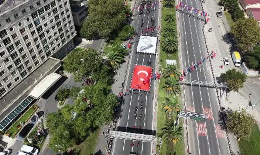 Vatan caddesinde 30 Ağustos Zafer Bayramı coşkusu: Geçit töreni herkesi bir araya getirdi