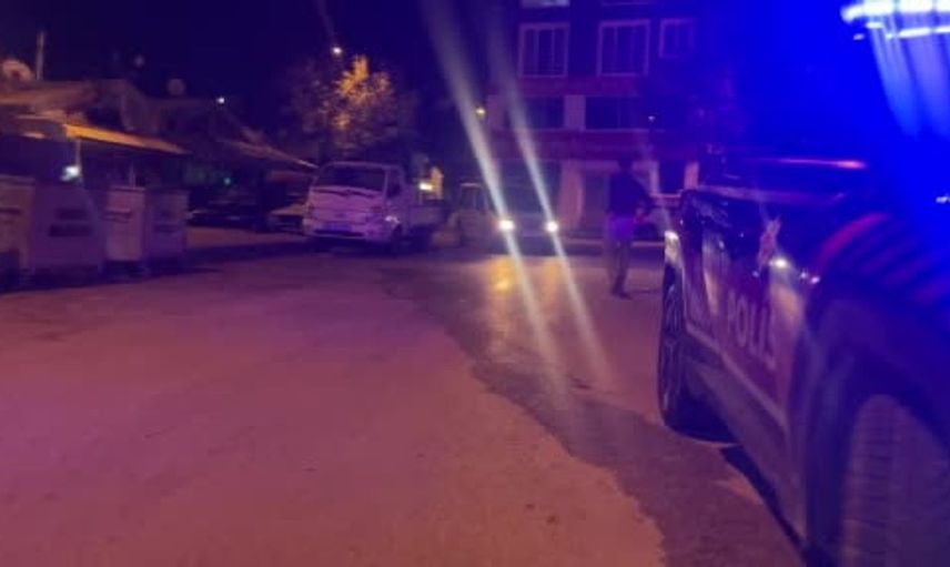 Alkollü sürücünün yanlış alarmı: Polis aracı zannedip otomobile saldırdı