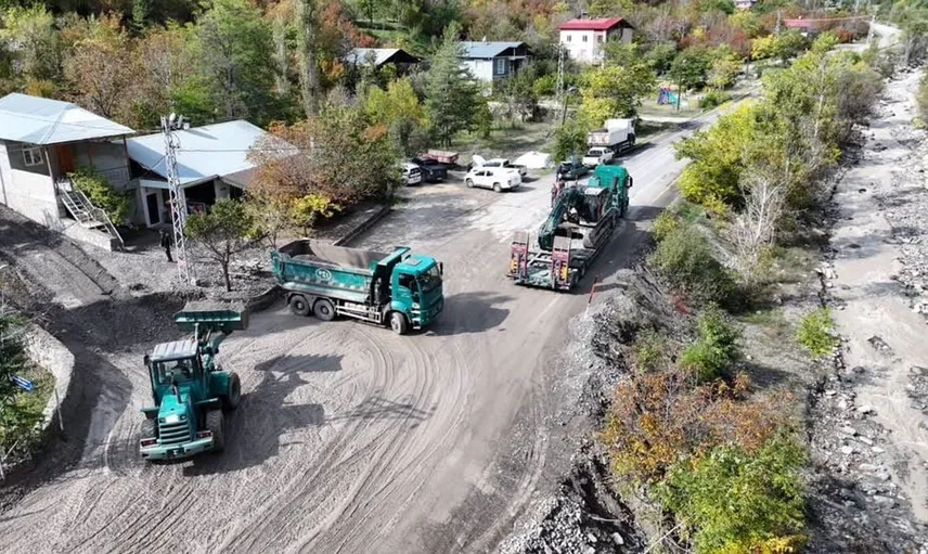Uzundere'de sel felaketi sonrası DSİ ekiplerinin özverili çalışmaları