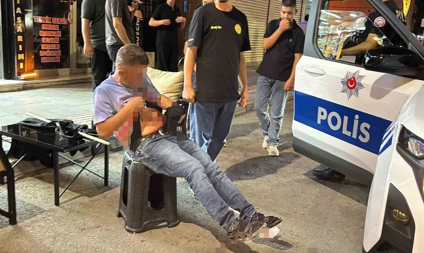 Aksaray'da bıçaklanma olayı: Yaralı yol ortasında polislere zorluk çıkardı