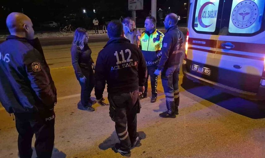 Eskişehir'de kavşakta meydana gelen kazada 3 kişi yaralandı