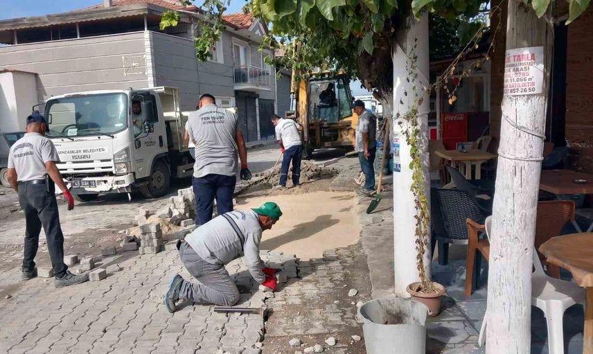Manisa'da altyapı çalışmaları sonrası bozulan yollar onarılıyor