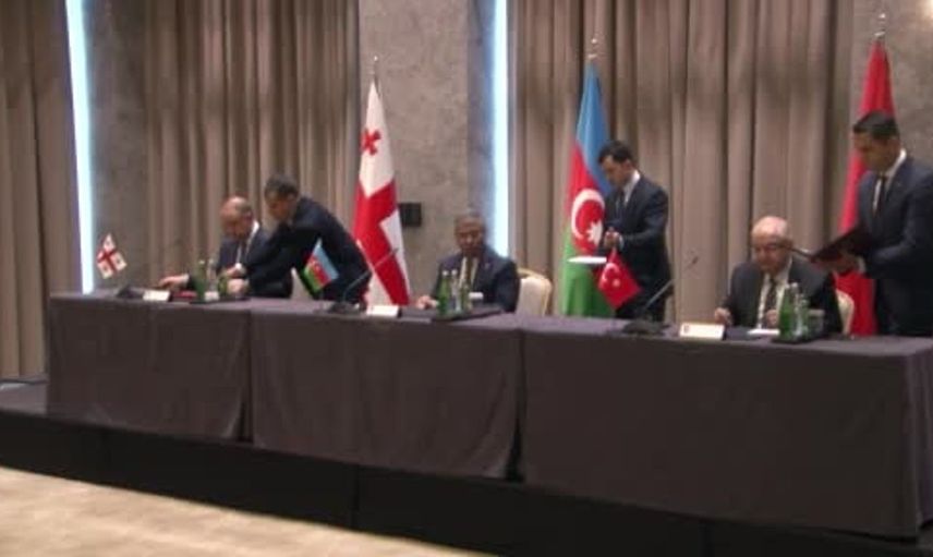 Azerbaycan Savunma Bakanı Hasanov iş birliğini güçlendirme mesajı verdi
