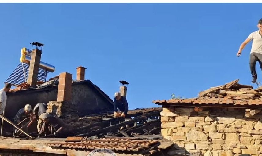 Emet'te köy fırınında çıkan yangın çevreyi tehdit etmeden kontrol altına alındı