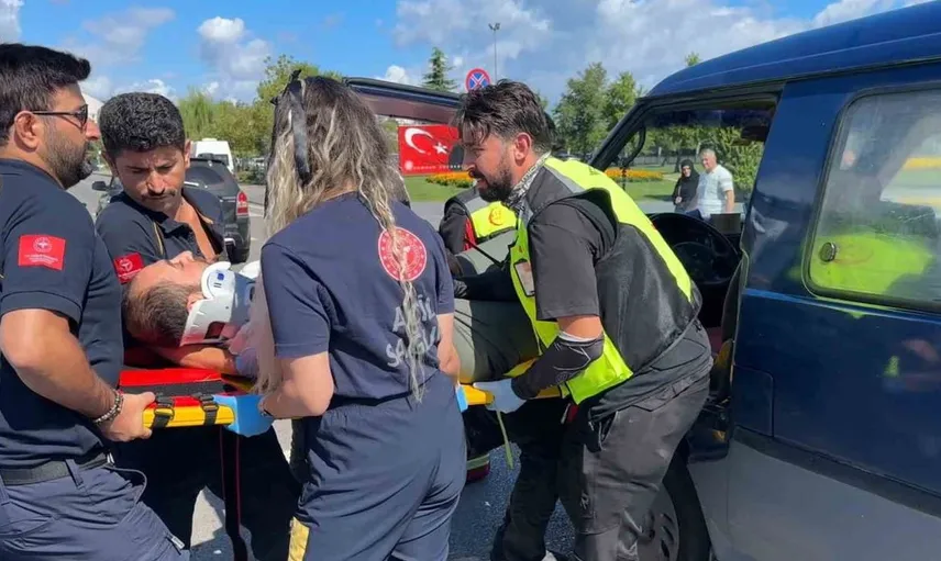 Samsun'da panelvan minibüs SUV araca çarptı: Bir yaralı