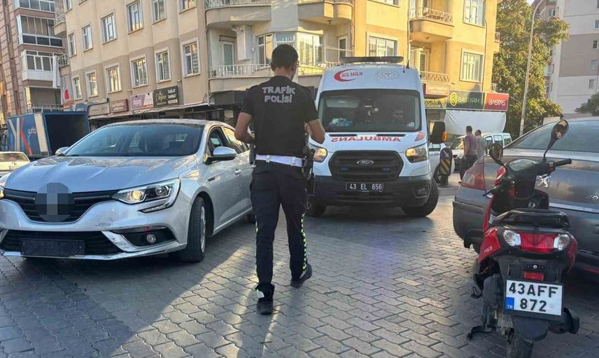 Tavşanlı'da meydana geldi: Motosiklet ile otomobil çarpıştı, 1 kişi yaralandı