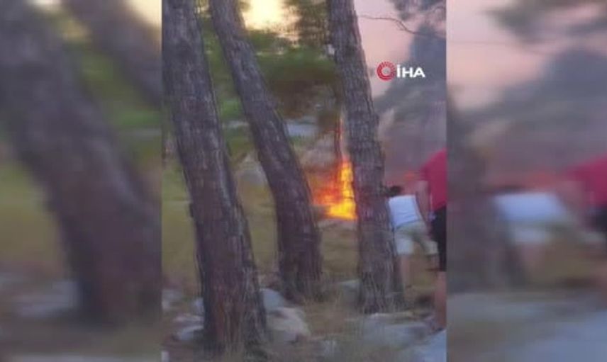 Kemer'deki orman yangınına havadan ve karadan müdahale sürüyor