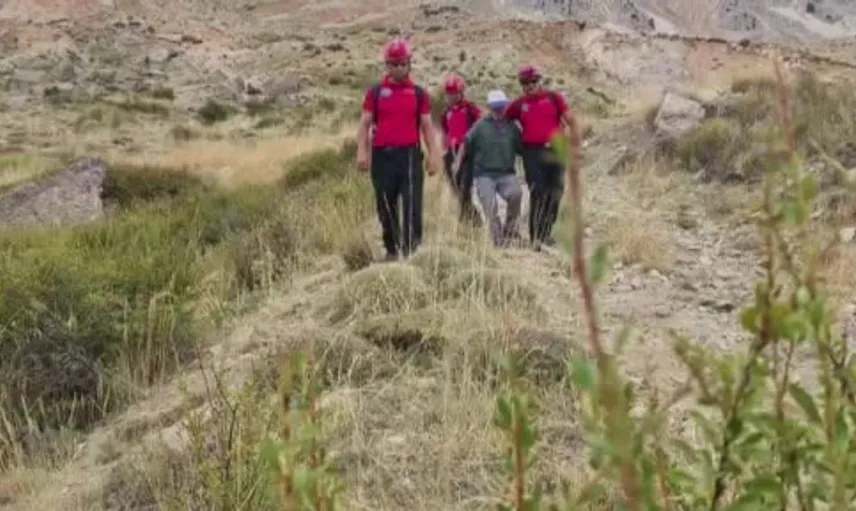 Kaş'ta kaybolan yaşlı adam jandarma ekiplerince sağ salim bulundu