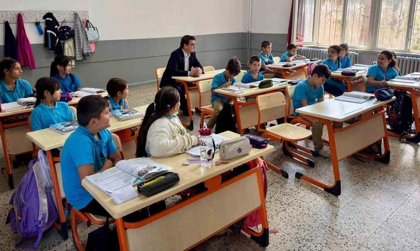 Bozdoğan kaymakamı sözen, öğretmen ve öğrencilerle eğitim üzerine sohbet etti