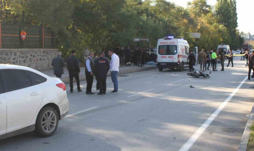 Malazgirt'te otomobil ve motosiklet arasında feci kaza: İki can kaybı