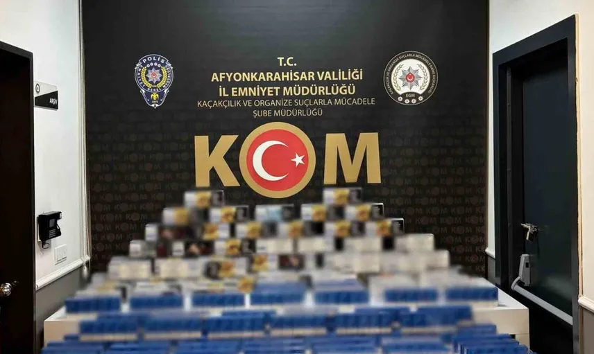 Afyonkarahisar'da kaçakçılığa darbe: Bin paket gümrük kaçağı sigara ele geçirildi