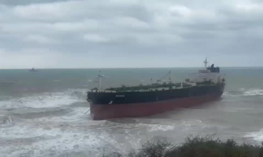 Karadeniz'de karaya oturan banda tankerinin kurtarılması büyük bir başarı elde etti