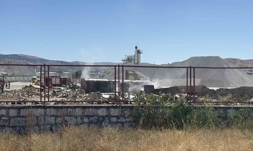 Sivas'ta boş tankerde yangın: Duman gökyüzünü kapladı