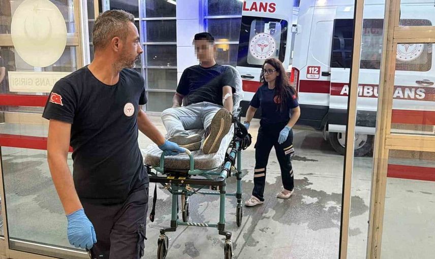 Adıyaman’da refüje çıkan araçta 2 kişi yaralandı