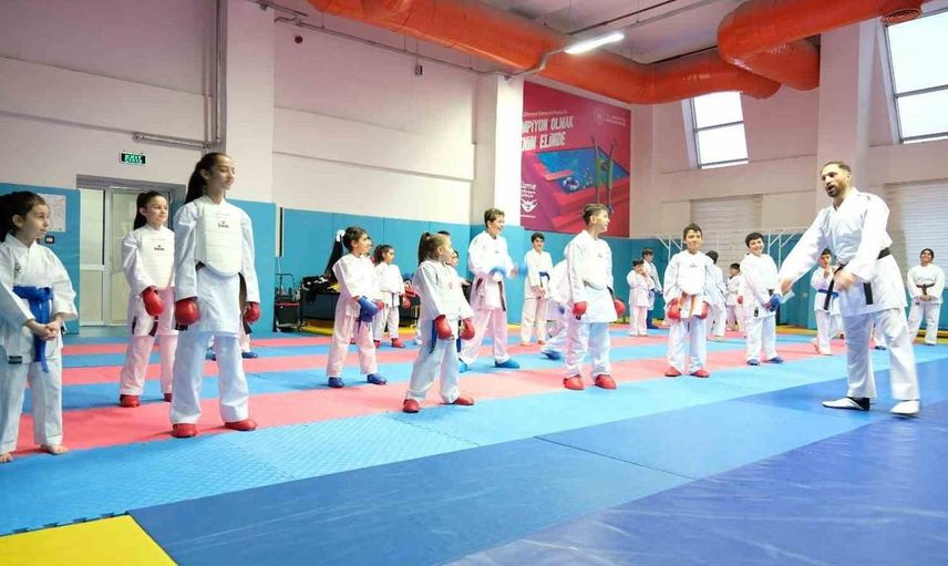 GsB yaz spor okullarına demirkent'te bin 516 sporcu katılıyor