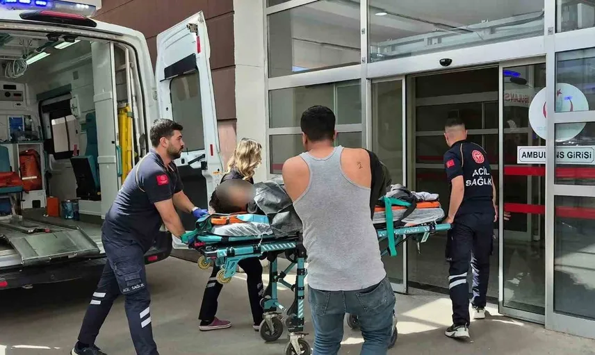 Adıyaman'da 11 yaşındaki çocuğun kullandığı forklift devrildi: bir kişi yaralı