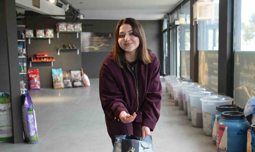 Köpek sevgisiyle kendi markasını kurdu: Babasıyla birlikte işe girişti