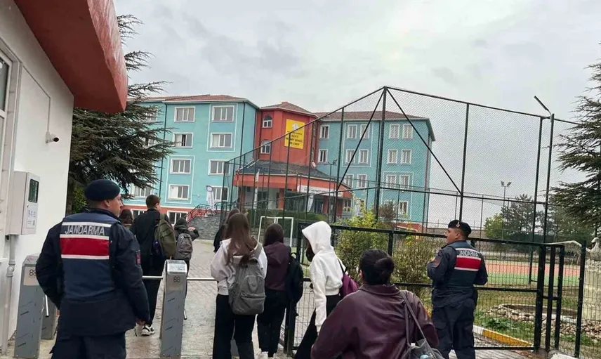 Eskişehir'de okul çevrelerinde jandarma denetimi: Güvenlik önlemleri artırılıyor