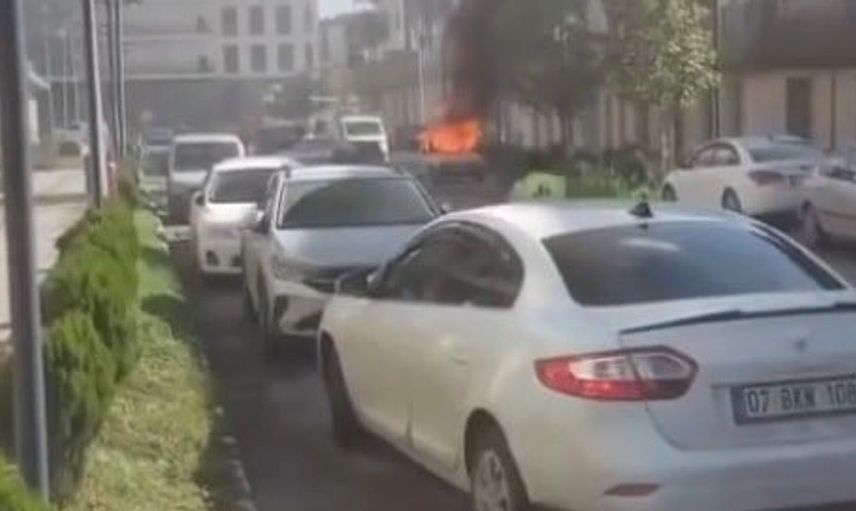 Kahramanmaraş'ta otomobil yangını paniğe neden oldu