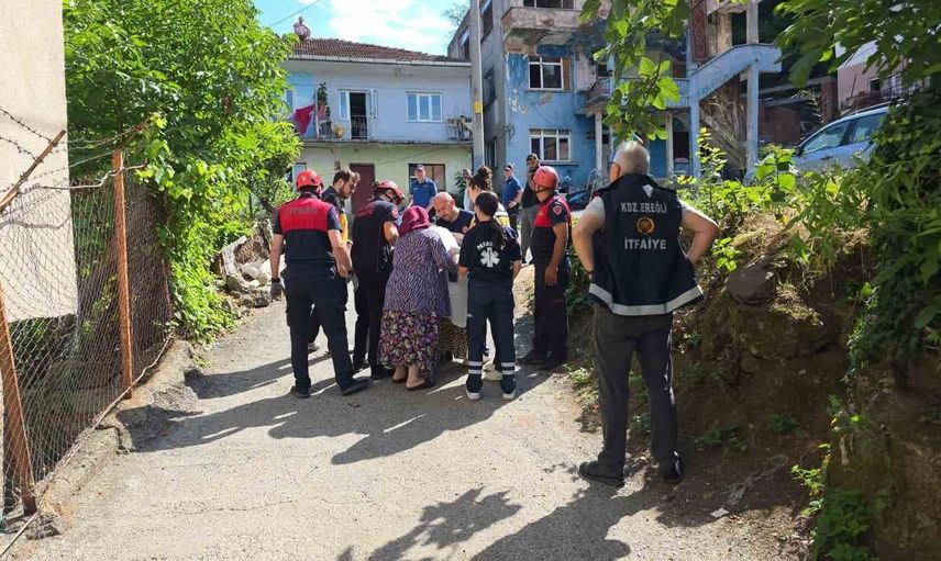 Zonguldak'ta çatıda intihar girişiminde bulunan adam, eşi ve kız kardeşi tarafından ikna edildi