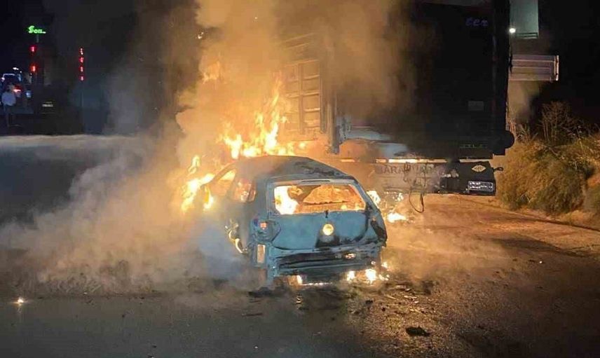 Tosya'da otomobil ve hayvan yüklü tır çarpıştı, 4 büyükbaş hayvan telef oldu