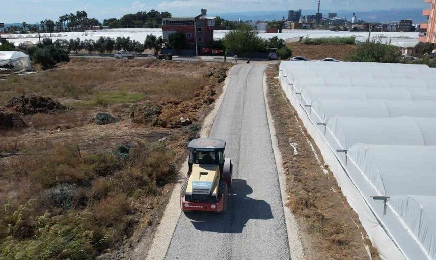 Akdeniz'de yol çalışmalarıyla ulaşım altyapısı güçleniyor