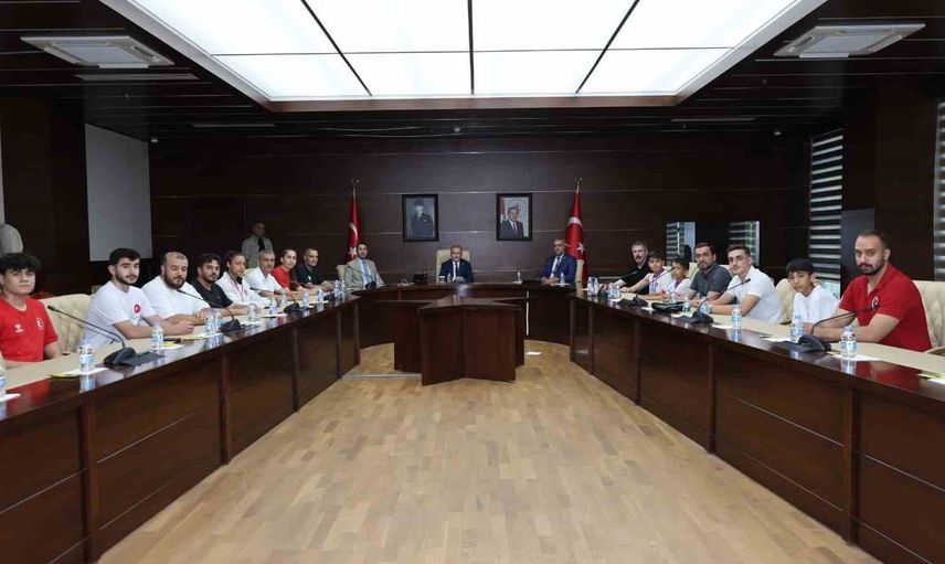 Türkiye şampiyonlarına Vali Hatipoğlu’ndan tebrik