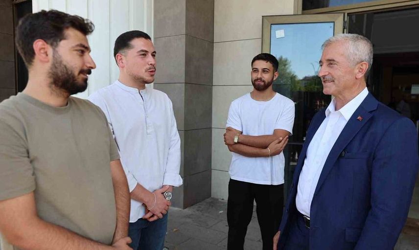 Tahmazoğlu: 'Gençlerimizin her adımında yanlarındayız'