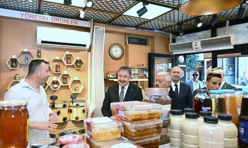Eskişehir Valisi Yılmaz, esnaf ziyaretinde vatandaşlarla buluştu