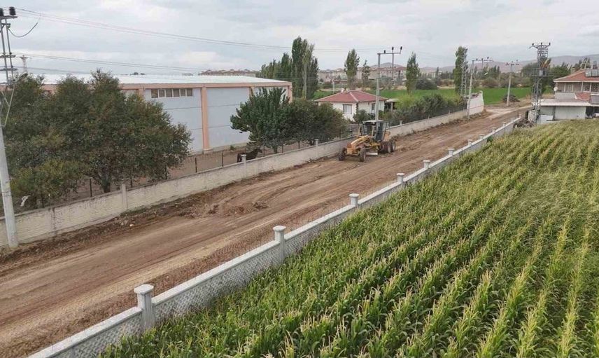 Bolvadin'de çiftçilerin ulaşım sorununa çözüm geliyor