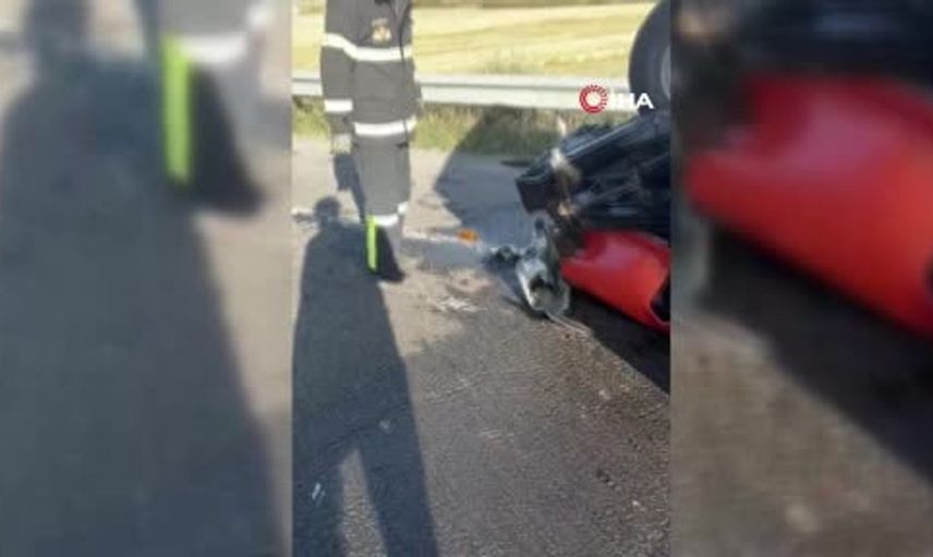 Kars'ta traktörle otomobil çarpıştı, 6 kişi hastaneye kaldırıldı