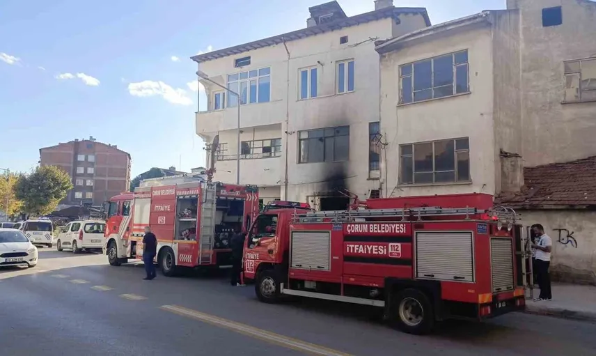 Çorum'da apartman dairesinde çıkan yangın itfaiye ekipleri tarafından kontrol altına alındı