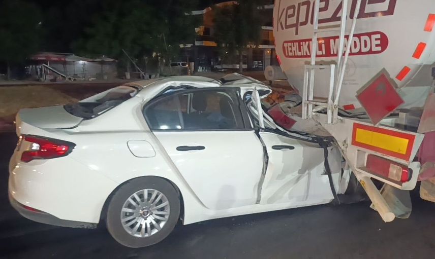 Manavgat'ta akaryakıt tankerine çarpan otomobilin sürücüsü hayatını kaybetti