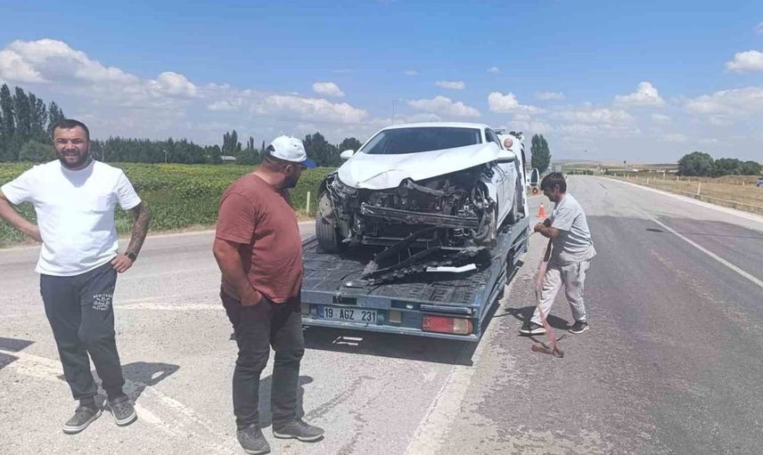Çorum'da pikap ve otomobil çarpıştı: Yaralılar hastanede