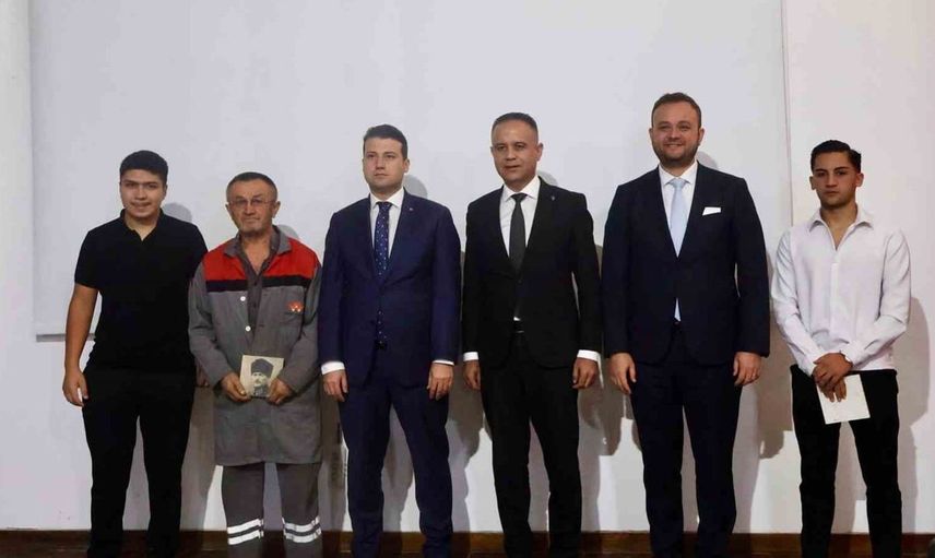 Çivril'de uzun yıllara dayanan esnaflık geleneği: Talip Dinç, yılın ahisi seçildi
