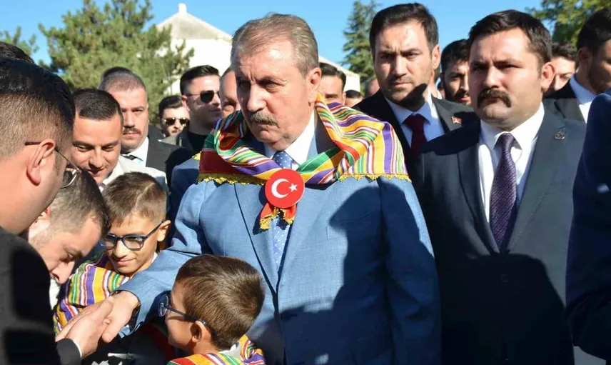Ertuğrul Gazi’yi Anma ve Yörük Şenlikleri türbe ziyareti ile sona erdi