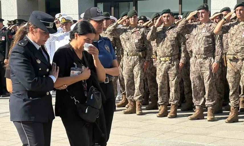 İstanbul'da şehit polis memuru için duygusal tören düzenlendi