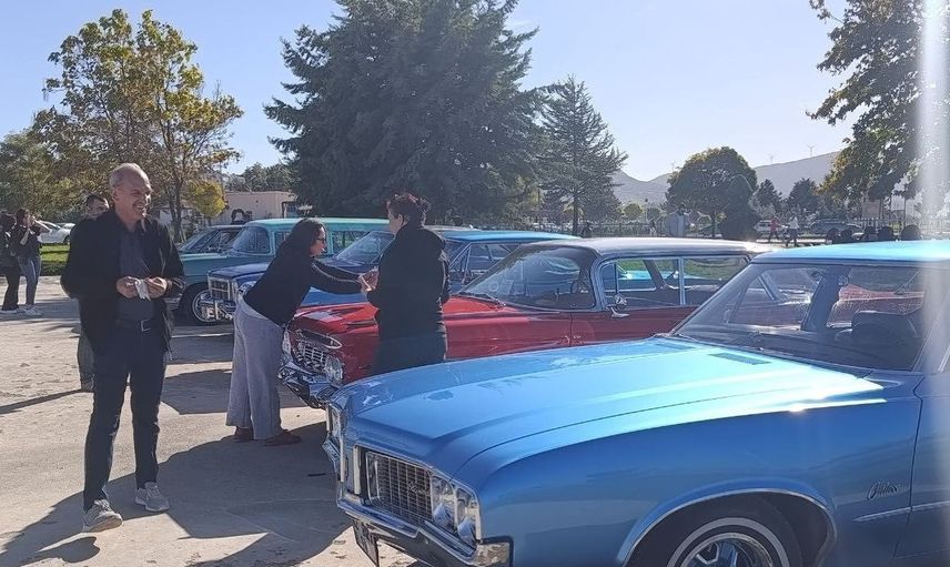 Klasik otomobil tutkunları beyşehir gölünde buluştu