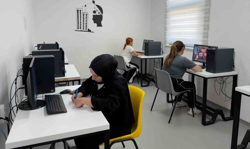 Sınav döneminde öğrencilere kütüphane desteği sağlayan Battalgazi Belediyesi