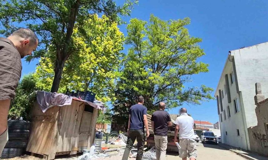 Eskişehir'de kamyonetteki demirler için 'boş arazide buldum' savunması