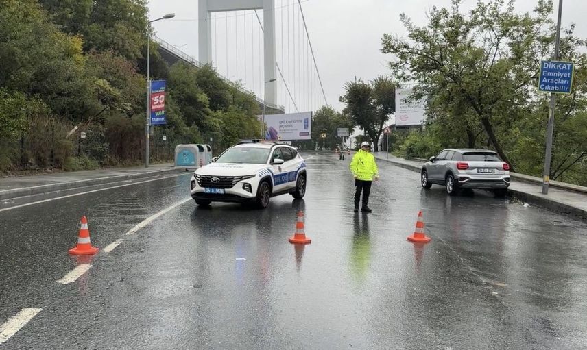 Beşiktaş'ta sağanak yağış duvar çöktürdü